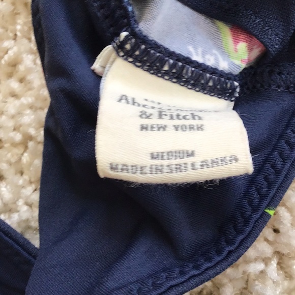 Abercrombie strawberry and flower bikini top - Picture 4 of 6